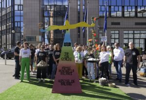 M谩s de 100 organizaciones de la sociedad civil y sindicales exigen que la legislaci贸n de la UE anteponga los derechos humanos a los beneficios